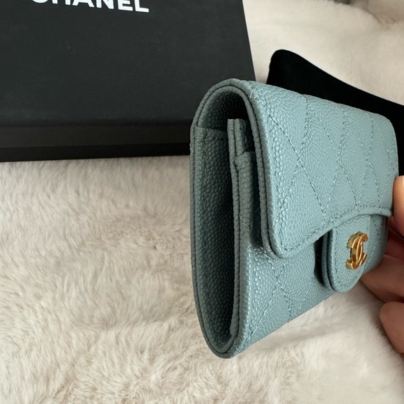 Brand New Blue Cardholder Wallet - Received as Gift ❌ Not the Brand Likely! - Picture 3 of 8